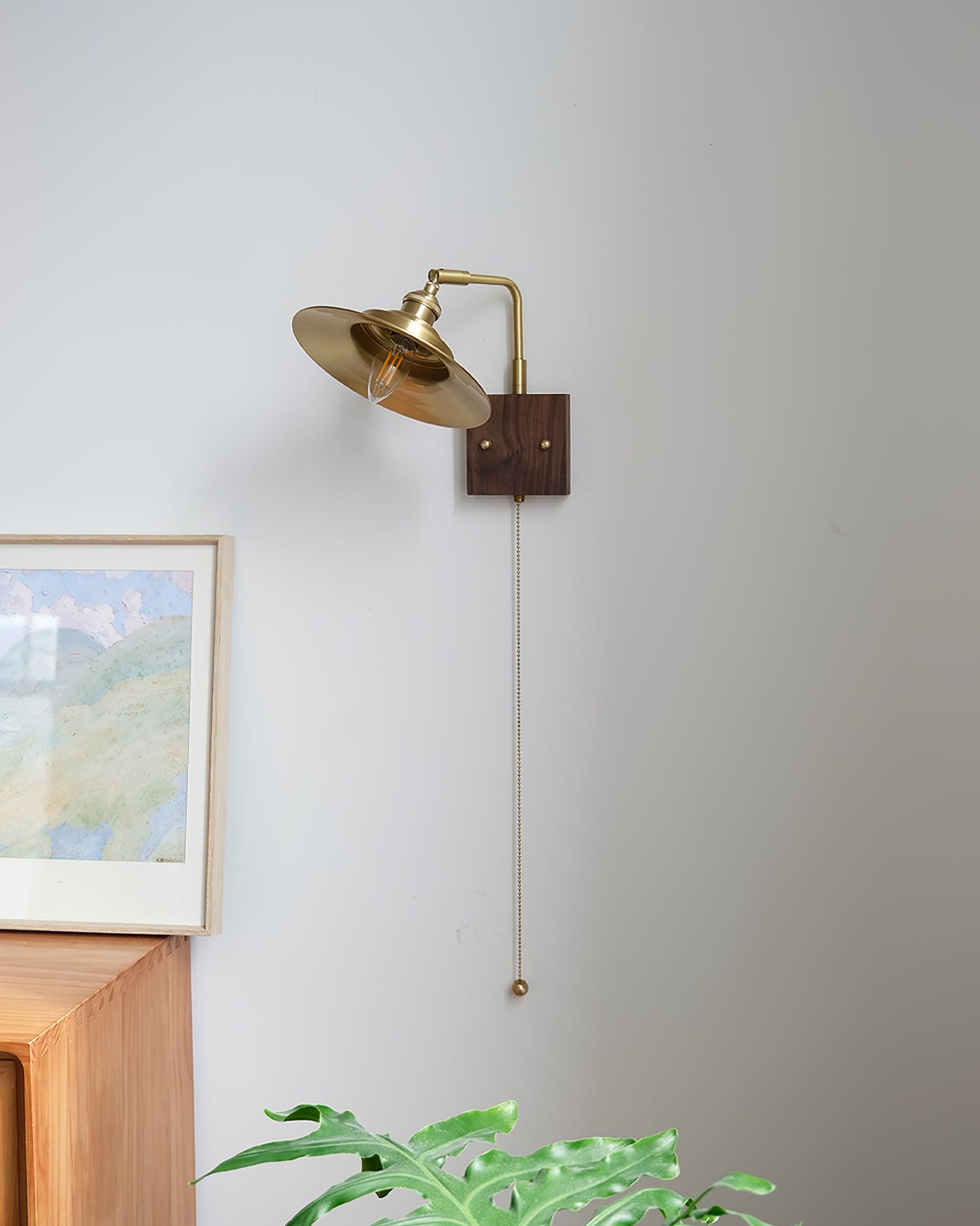 Runia Brass Wall Lamp
