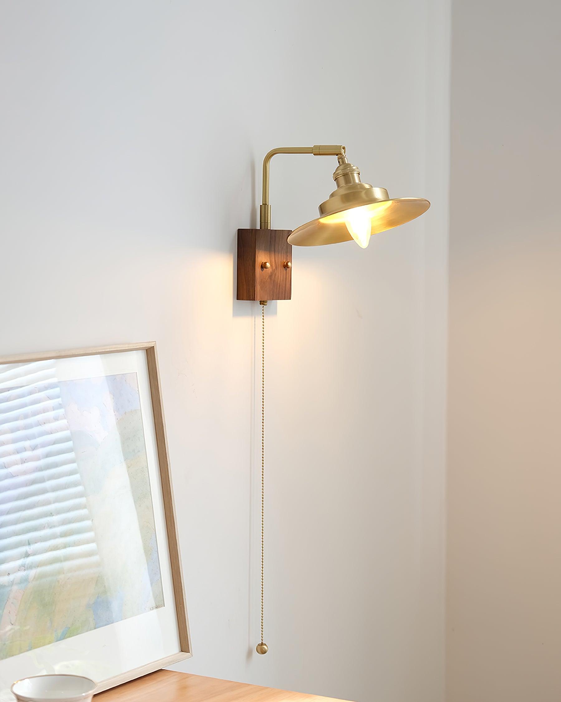Runia Brass Wall Lamp