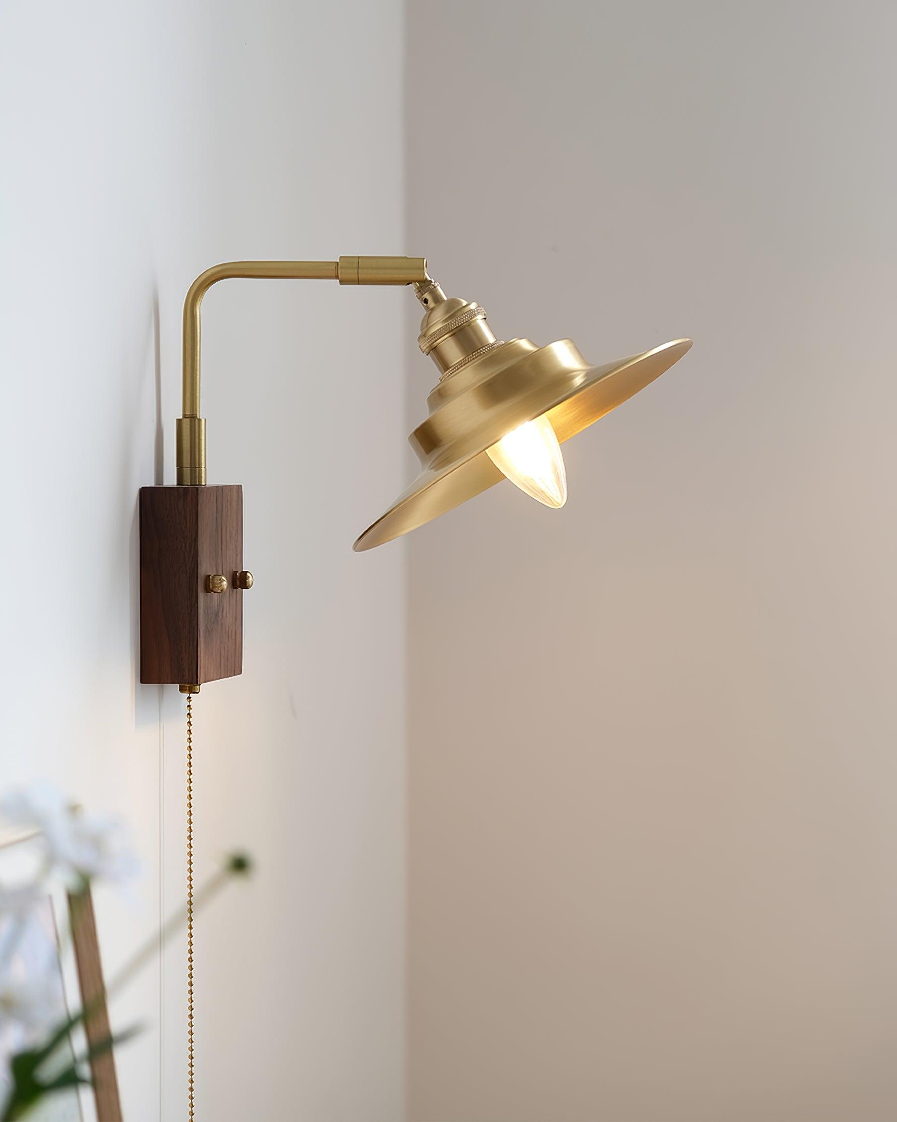Runia Brass Wall Lamp