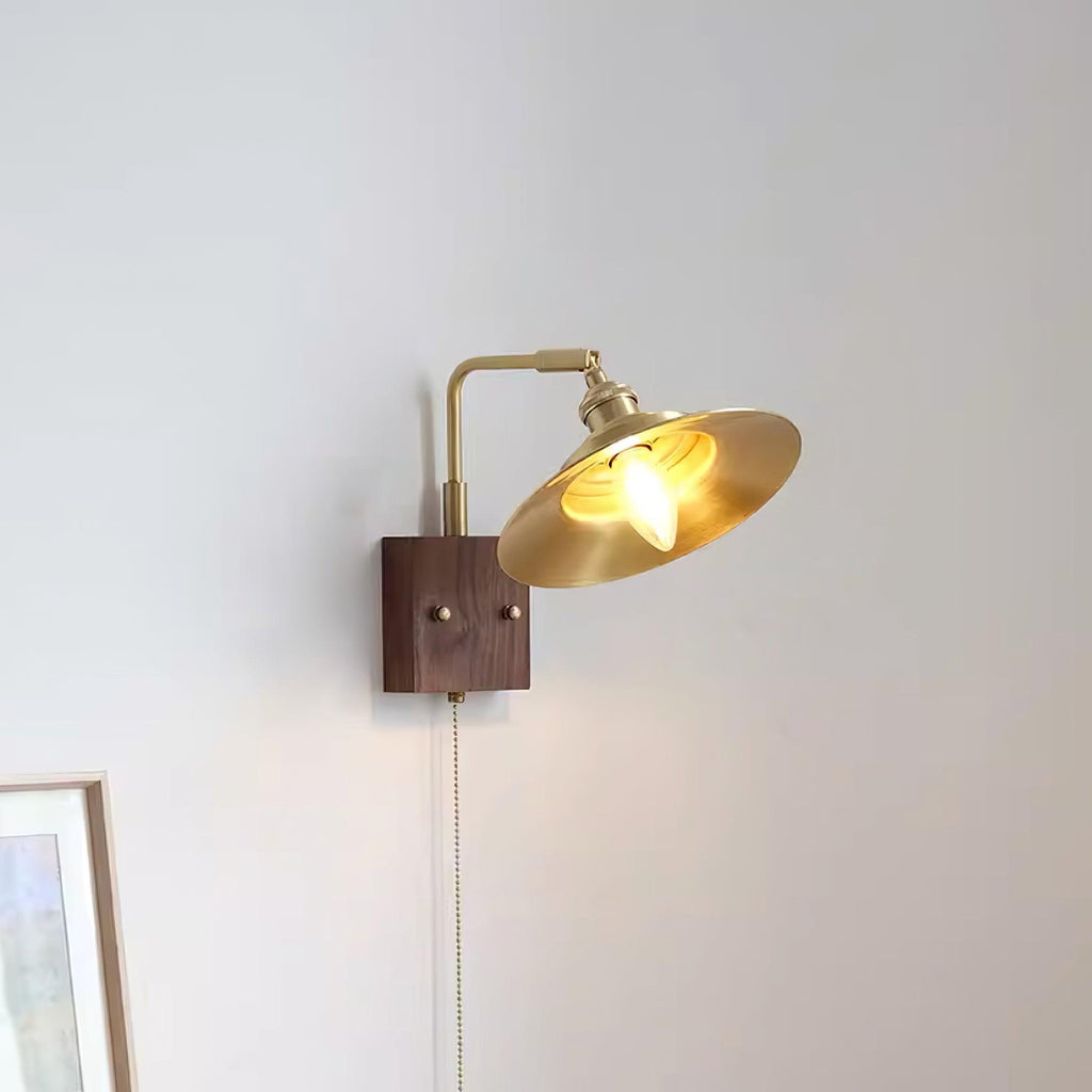Runia Brass Wall Lamp