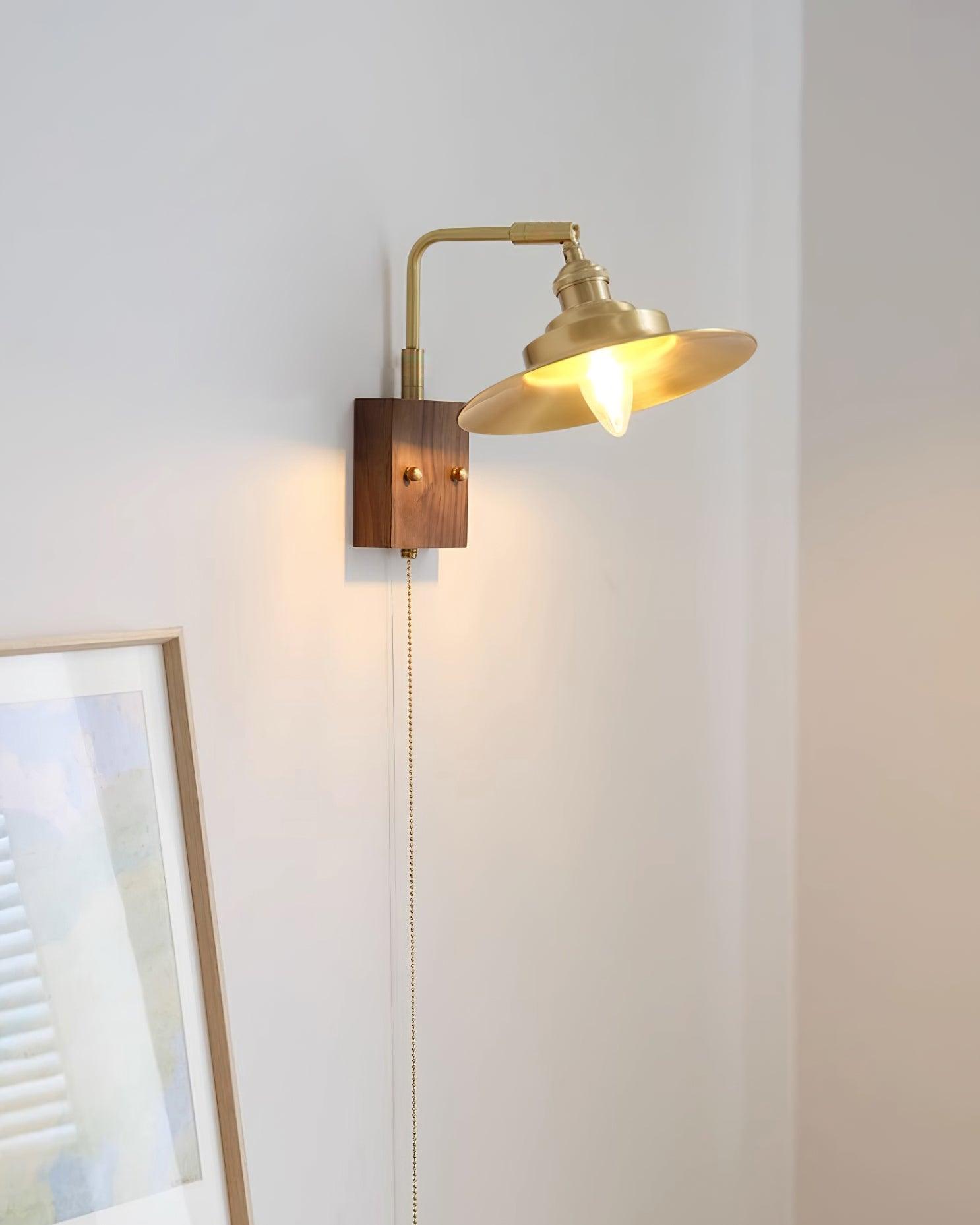 Runia Brass Wall Lamp