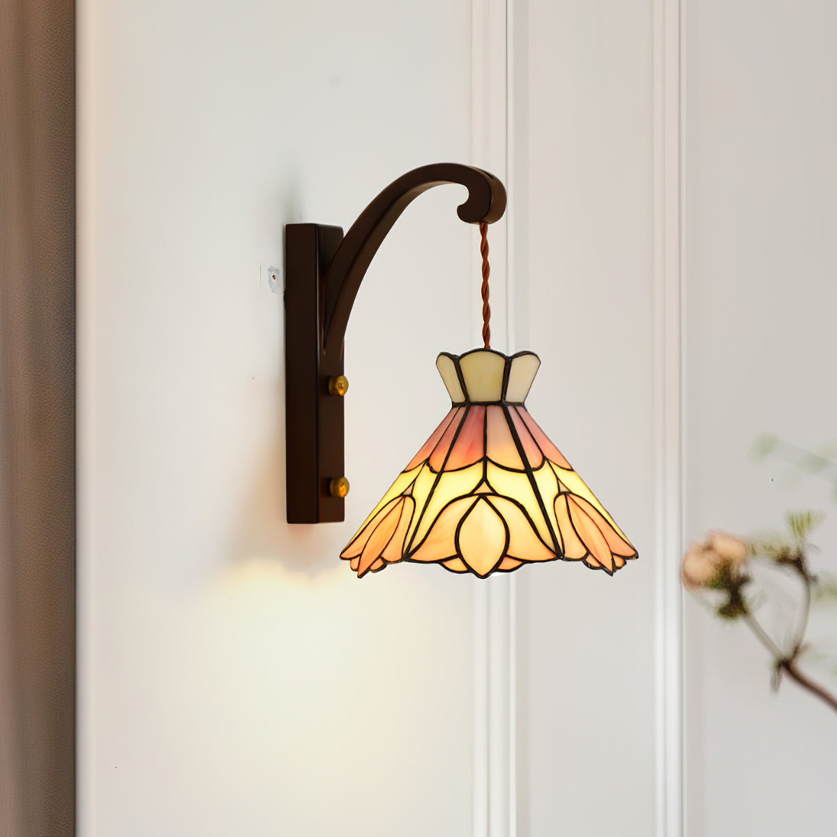 Serena Tiffany Wall Lamp