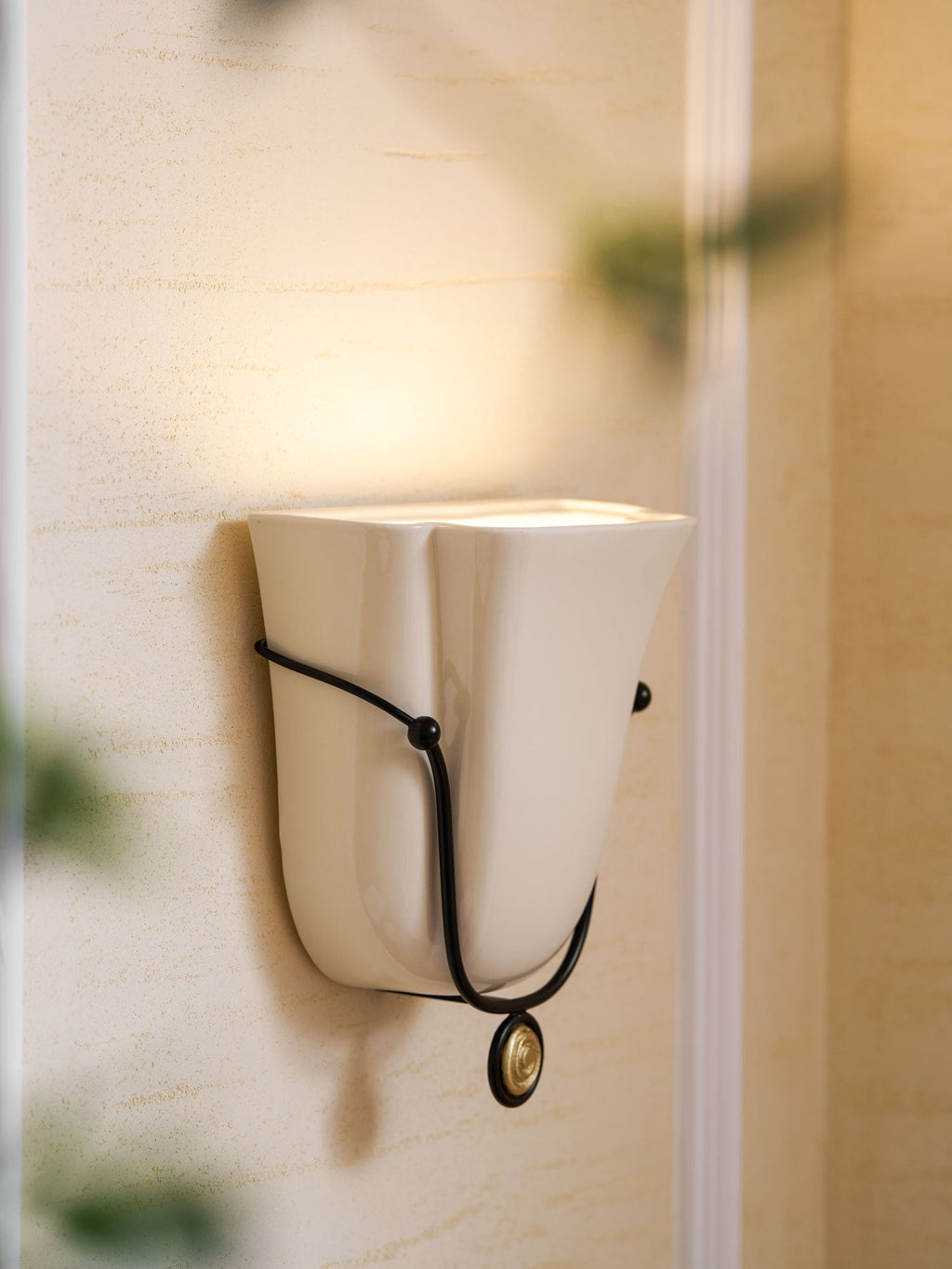 Saba Wall Lamp
