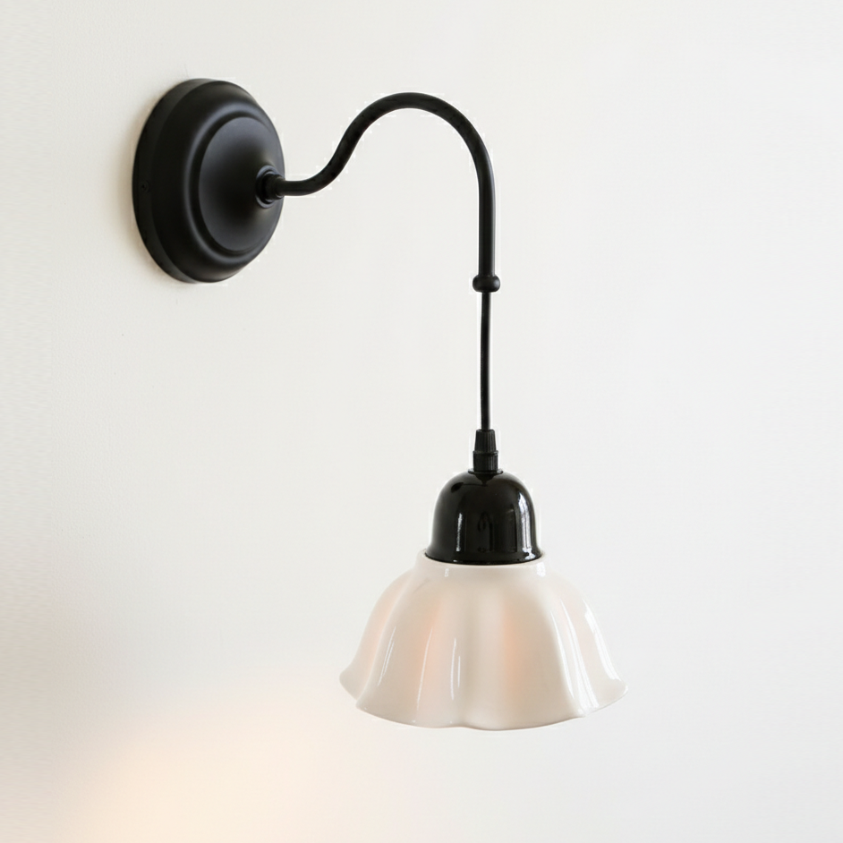 Stillflower Wall Lamp