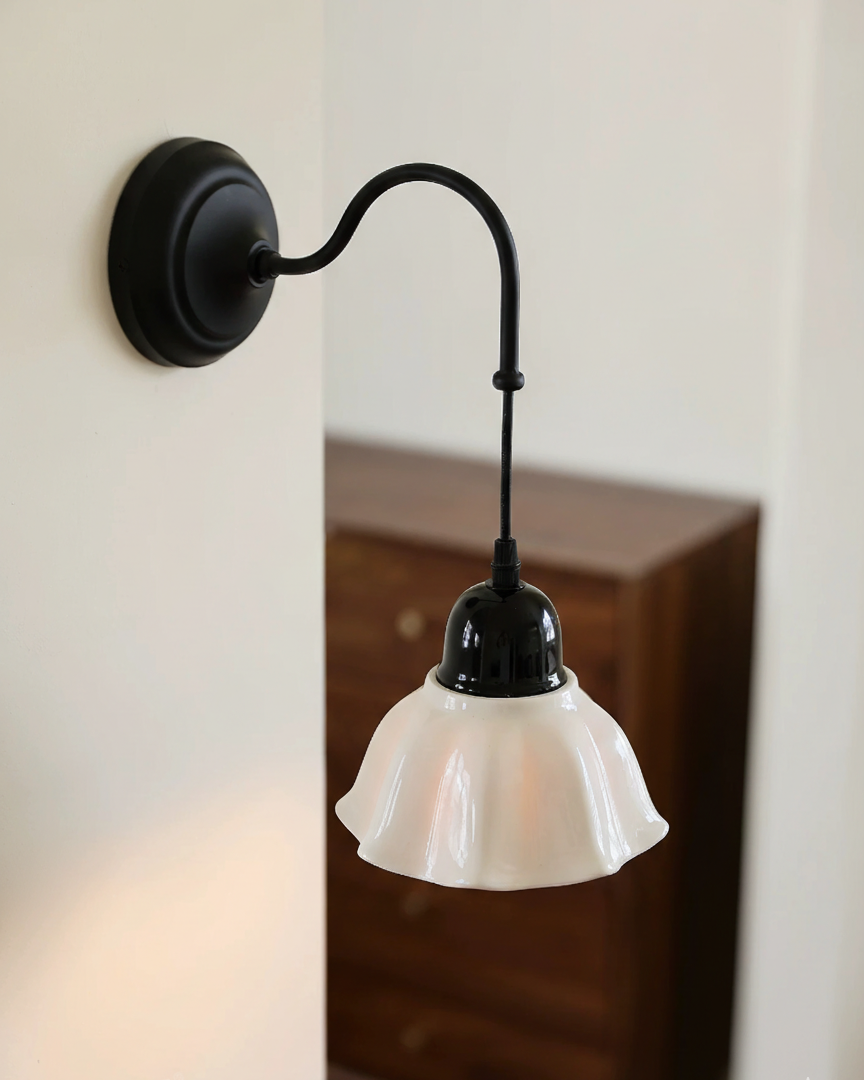 Stillflower Wall Lamp