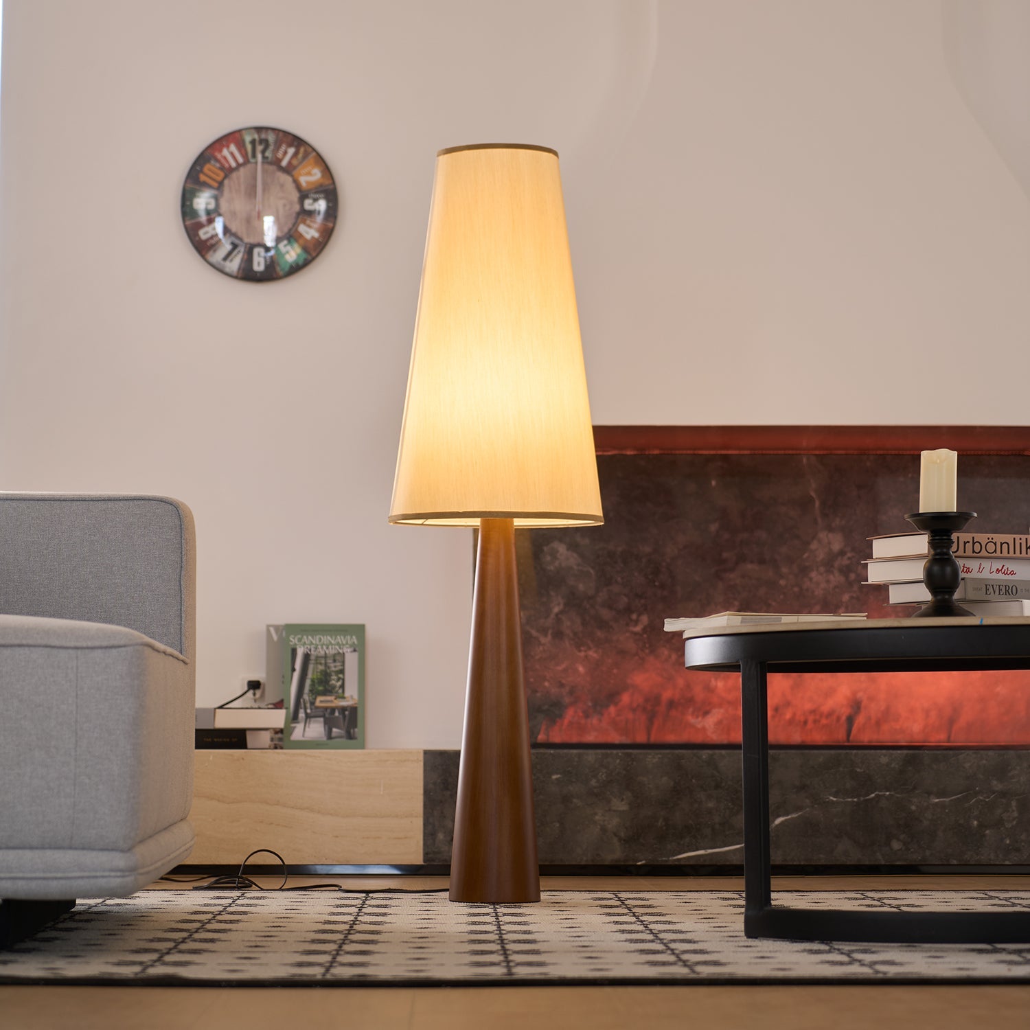Svelte Floor Lamp