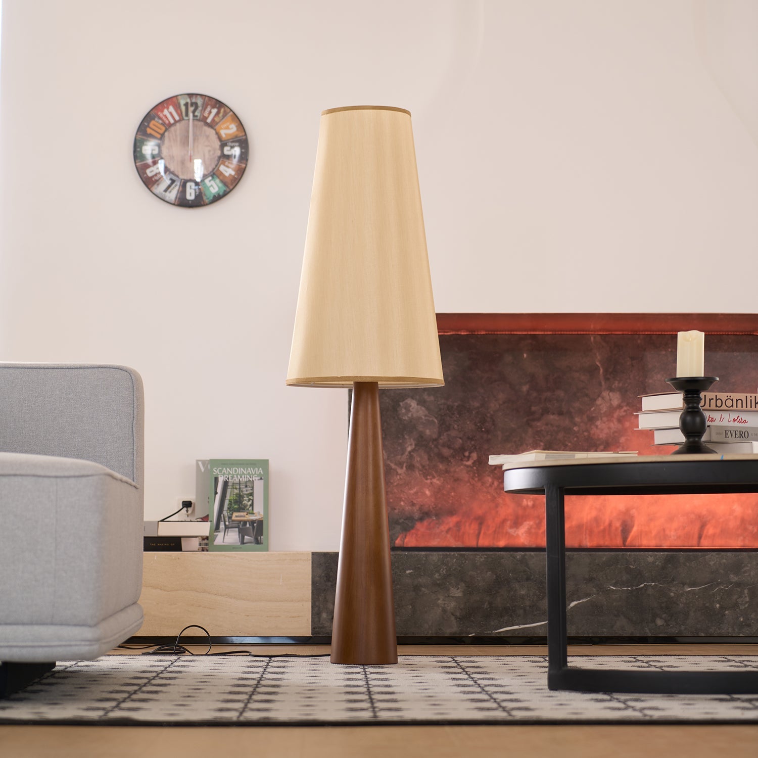 Svelte Floor Lamp
