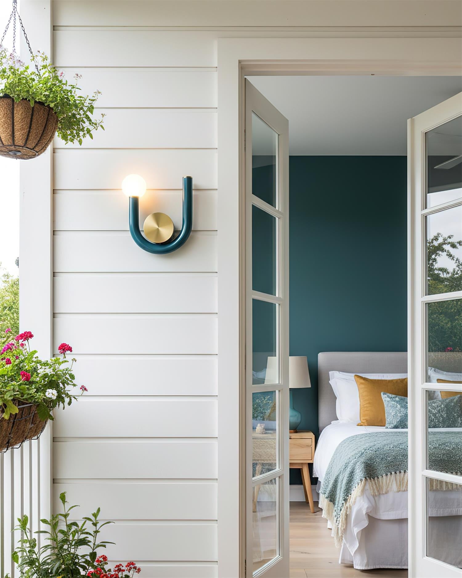 Thalia U Wall Lamp