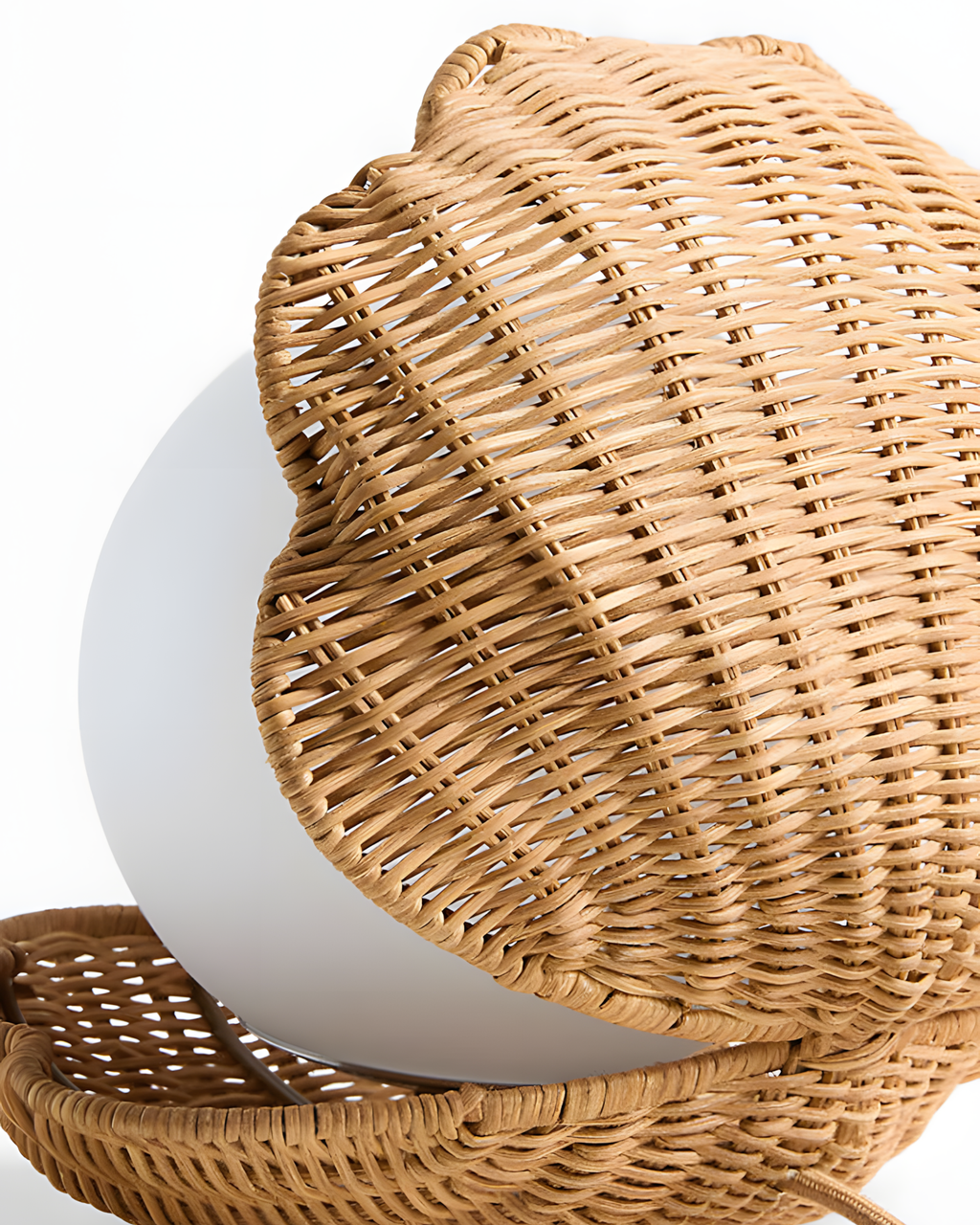 Tide’s Seashell  Table Lamp