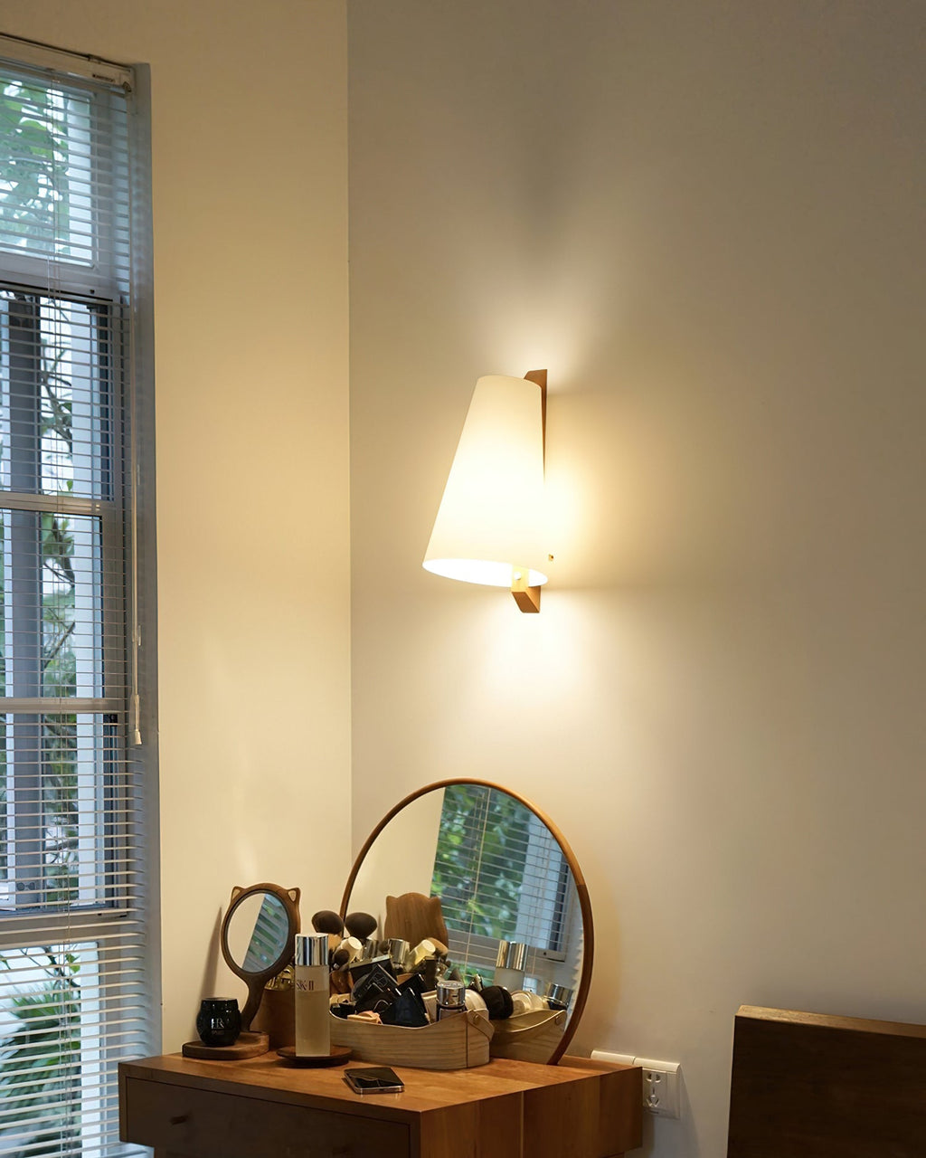 Trianora Wall Lamp