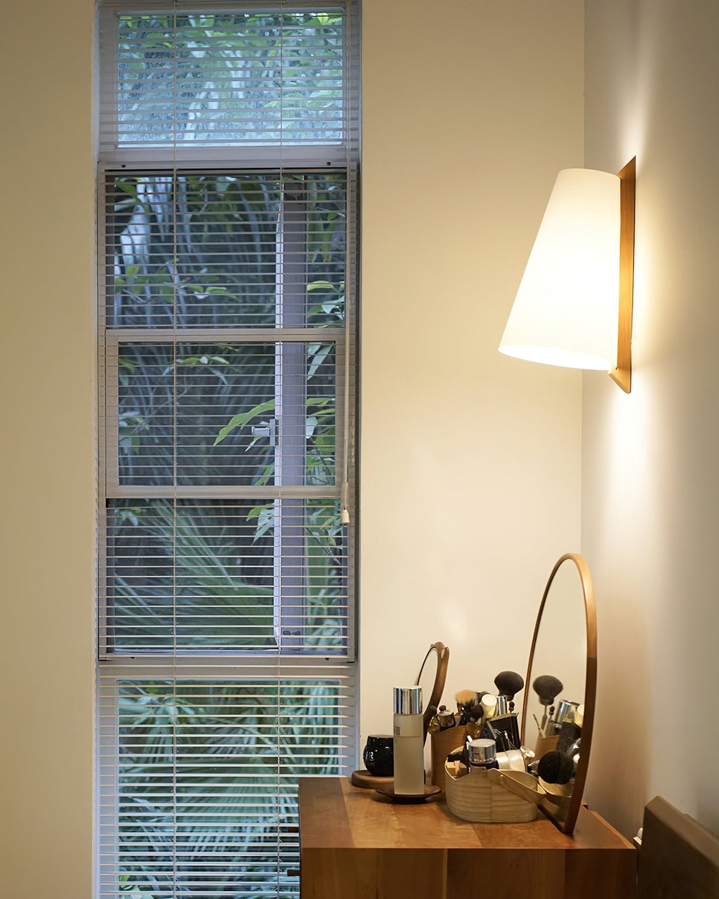 Trianora Wall Lamp