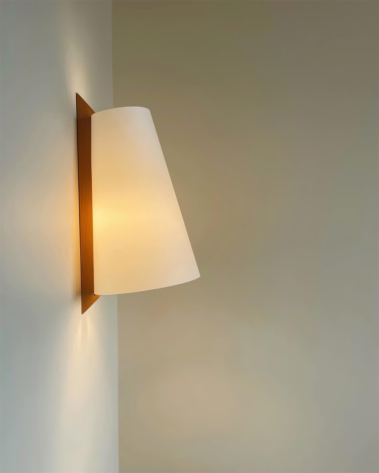 Trianora Wall Lamp