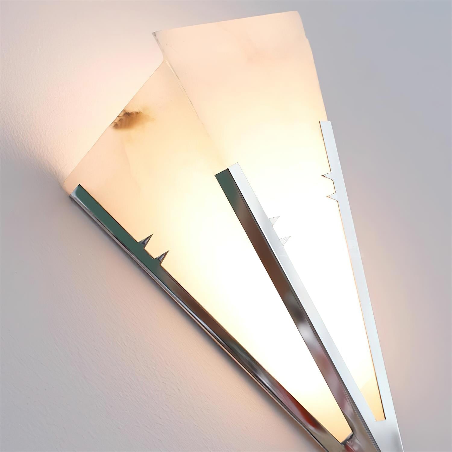 Veltris Wall Lamp