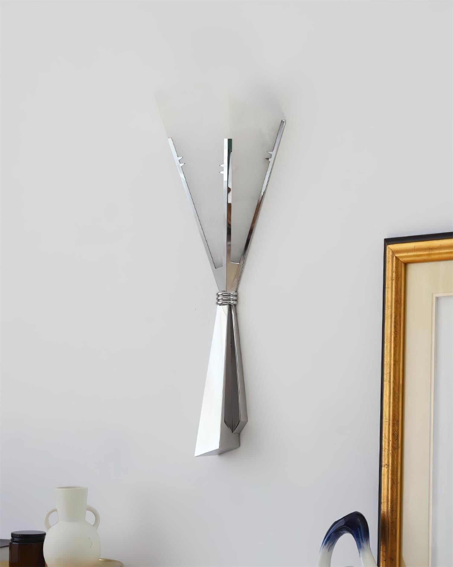 Veltris Wall Lamp